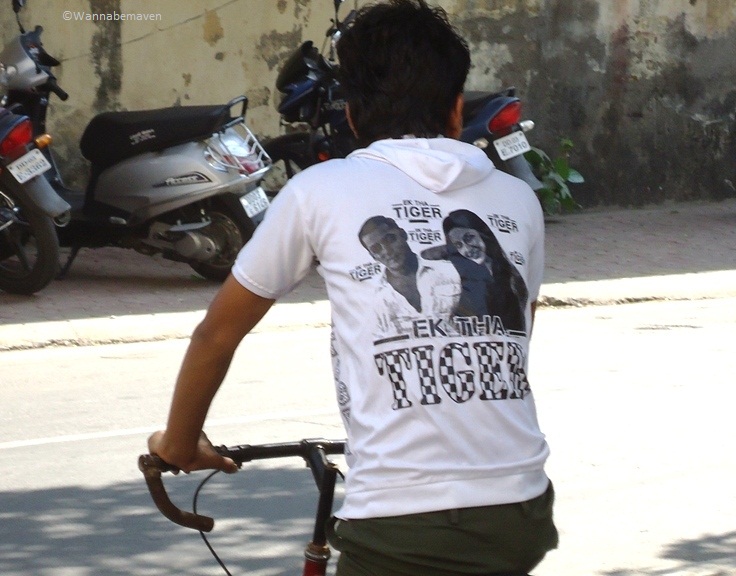 Boy wearing Ek tha Tiger t-shirt - Daman - People of Gujarat