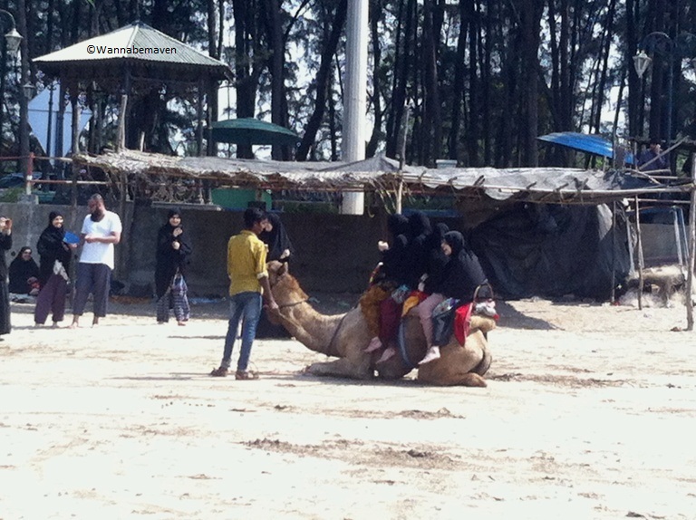 People at Jhampore Beach - Daman - People of Gujarat