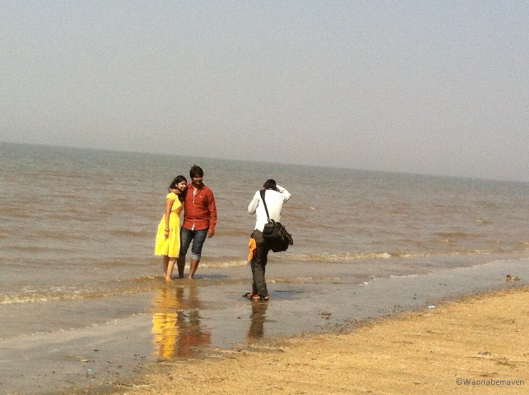 People at Jhampore beach - Daman - People of Gujarat