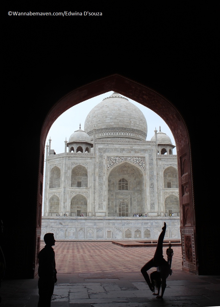 Taj mahal - Famous monuments in Agra