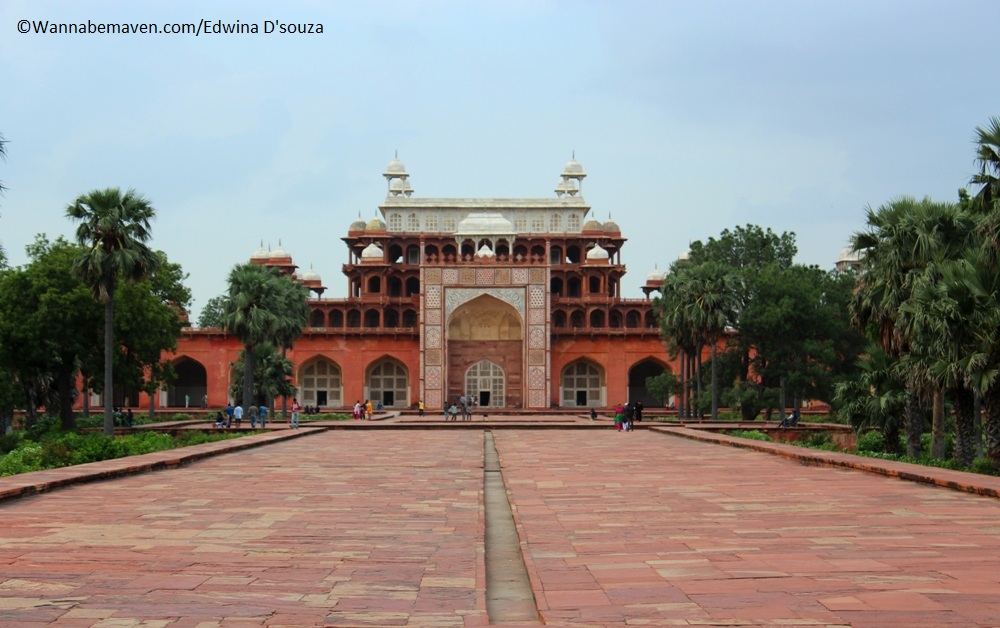 Akbars tomb sikandra - places to visit in agra