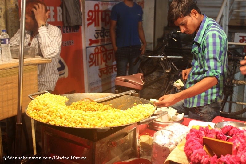 Indore food guide- boiled corn stall